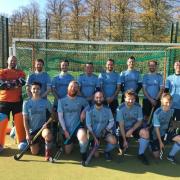 St Neots Men's 1s extended their winning run, but the women's 1s were unfortunate to lose out at home.